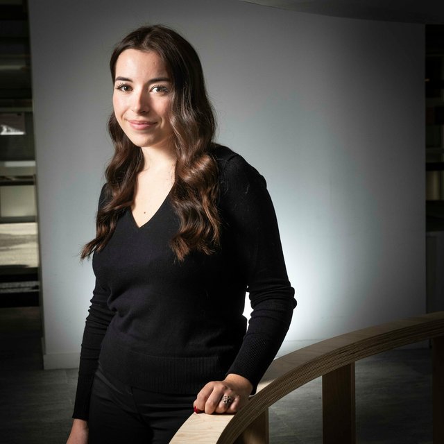 Portrait de jeune diplomée, pour Challenges