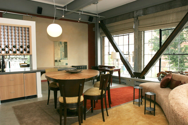 It is easy to visit while cooking.