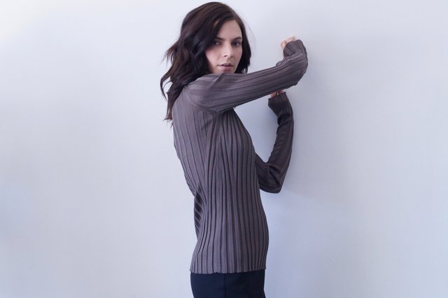 ninette top in dark grey 950.00