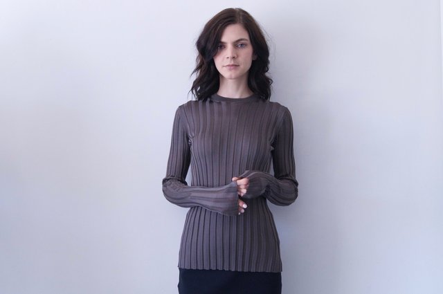 ninett top in dark grey 950.00