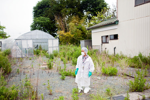 Former resident visiting her old house.