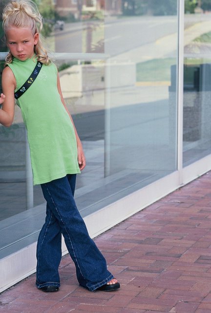 My convention discovery BRITTANY ROBERTSON - HOLLYWOOD ACTRESS with atleast 50 performances of tv series and movies.