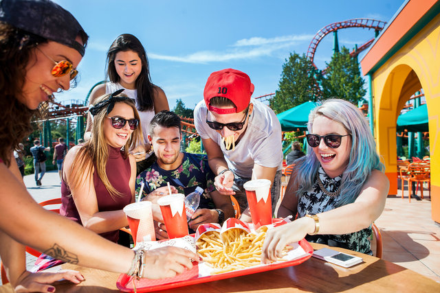 campagnebeeld voor Walibi ism Young Works
