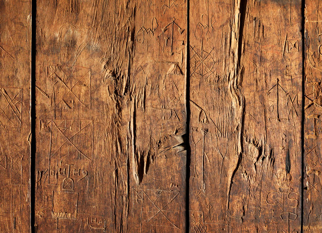 Paroi de cellule de prison ornée de graffitis (XVIe siècle)