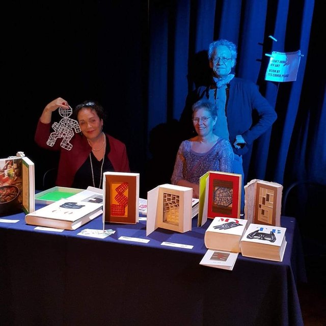 Exhibition table (2)