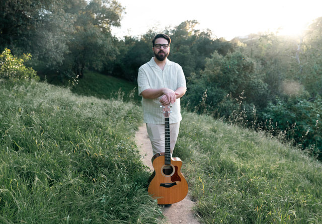 Singer/Songwriter Alan Rigoletto