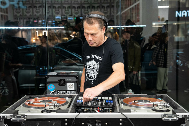 Shepard Fairy Dj's at "Out of Print" exhibit 