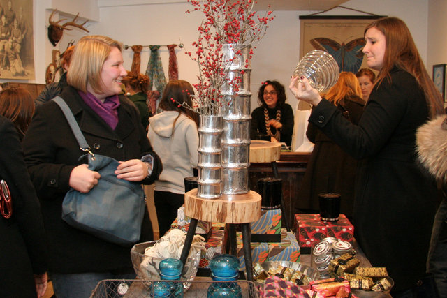 North End Holiday Stroll, neighborhood business event