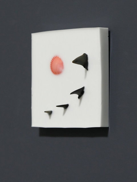 the beauty and the beasts 4 - schoonheid heeft haaien als ontbijt  - 10x10cm- 2026