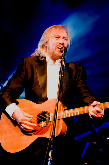 BarryGibb_34.jpg