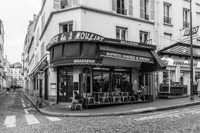 Café des 2 Moulins-003.jpg