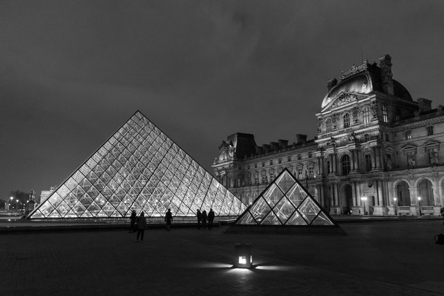 Louvre-001.jpg