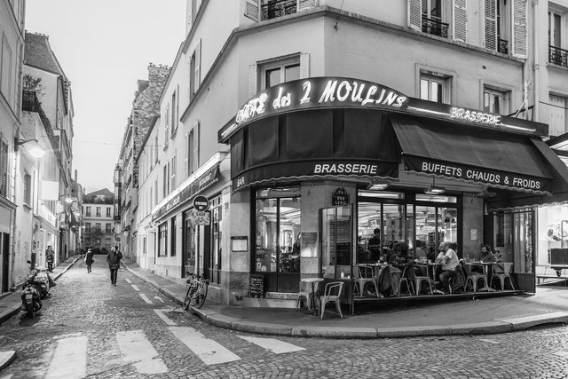 Café des 2 Moulins-001.jpg