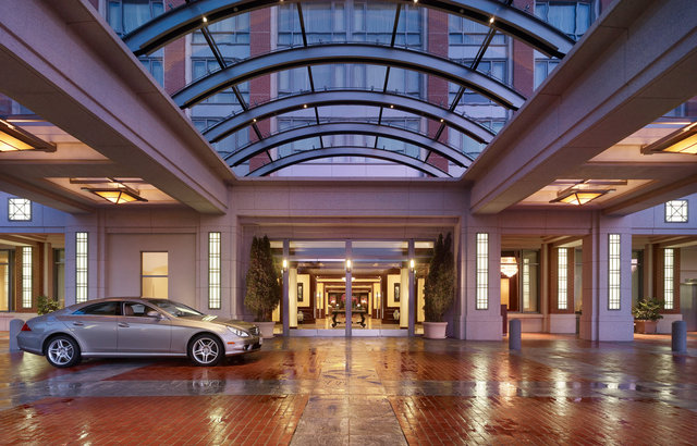 LENA-FS_PorteCochere_VB.jpg