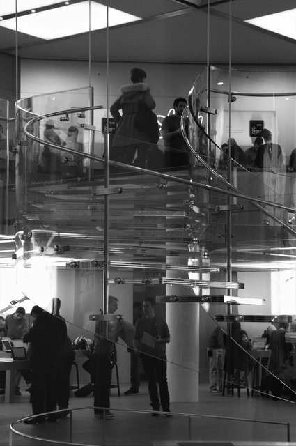 Magasin Apple, Carrousel du Louvre - Paris déc. 2015.jpg
