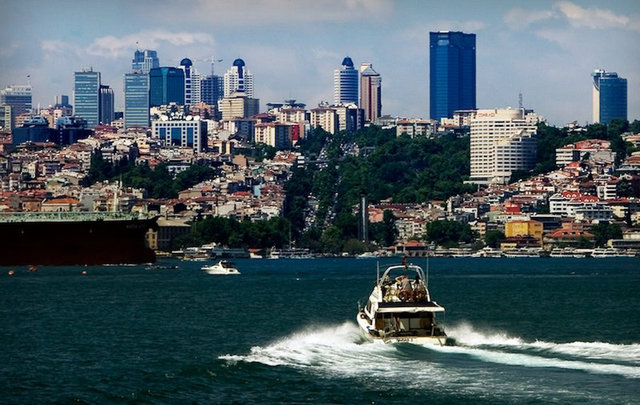 Changes on the Bosphorus - Istanbul in transnission