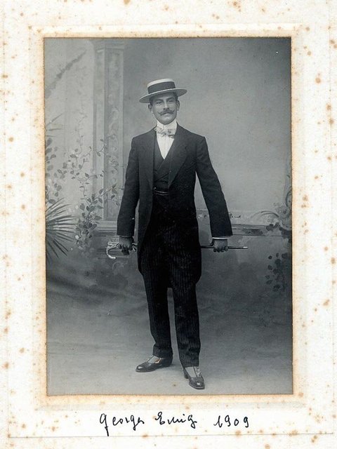 Augustin Emig 1882-1959 Le Chroniqueur Joyeux -  Framing Lightness in Time