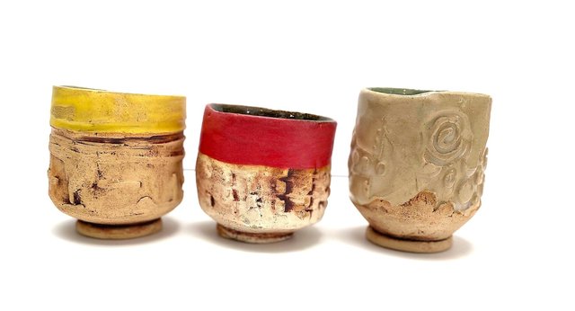8. Cups & Bowls, 2-5" in Dia.