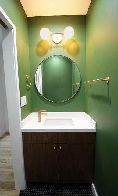 Hilltop House - Guest Bath