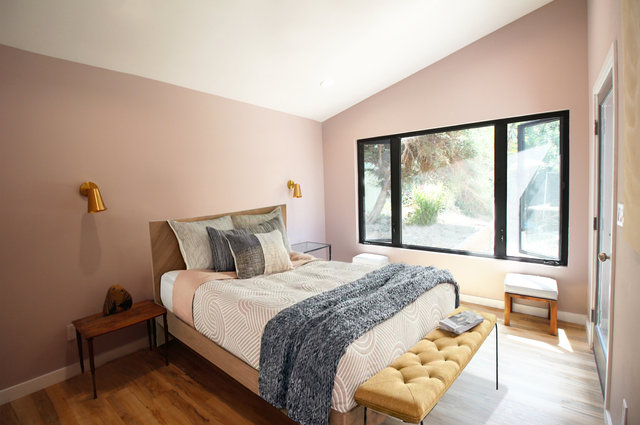 Hilltop House - Primary Bedroom