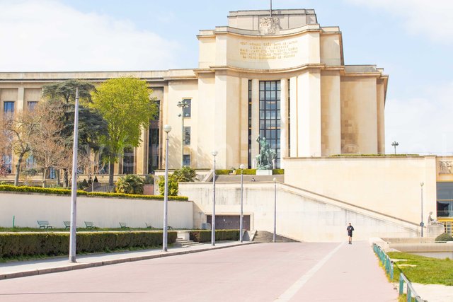 C19, Paris Surreal - all contents © veronique fel