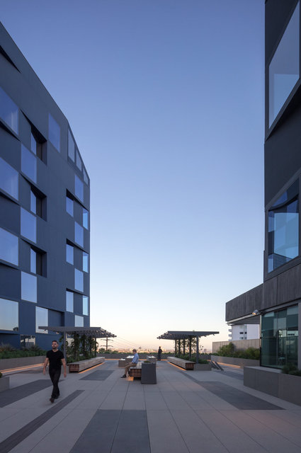 Lena_SLC_Residences_PublicCourtyrd1Peeps_277_9_WEB.jpg