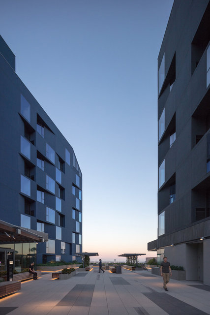 Lena_SLC_Residences_PublicCourtyrd2_Peeps_287_WEB.jpg