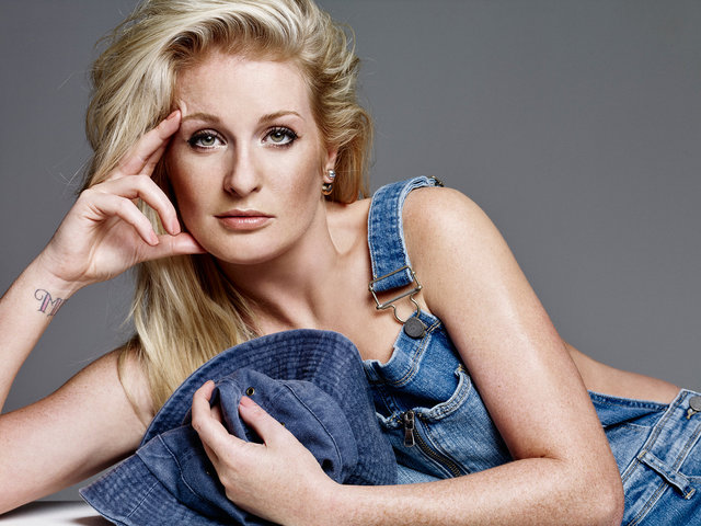 Sanne Hans ( Miss Montreal) for LINDA
