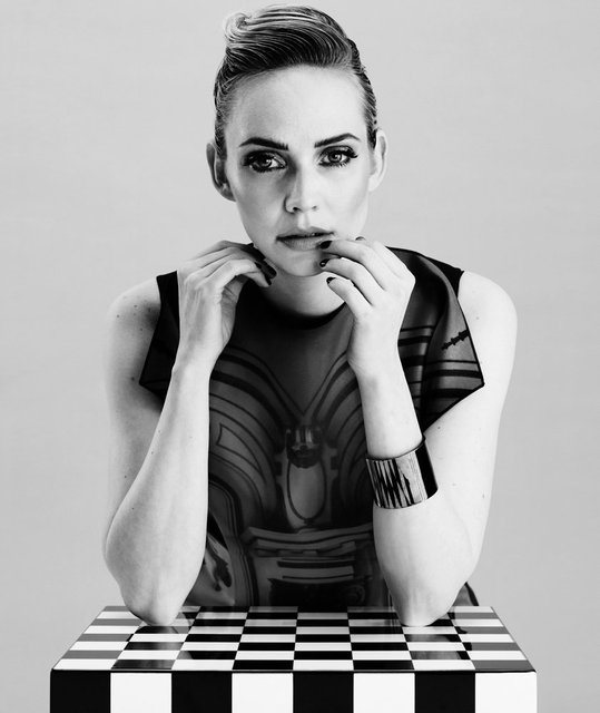 Bracha van Doesburg for LINDA