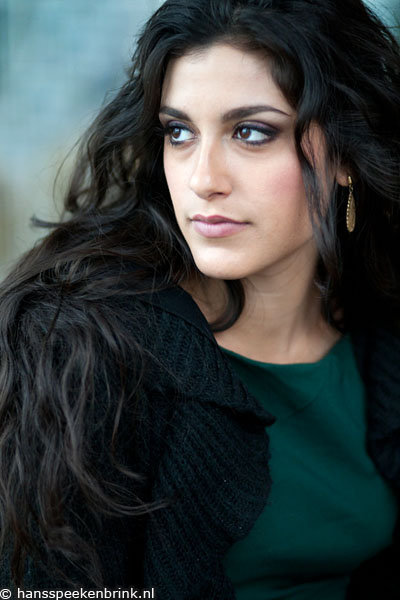Mor Karbasi, singer