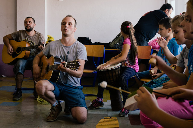 Music and art therapy in a school in Skelani.