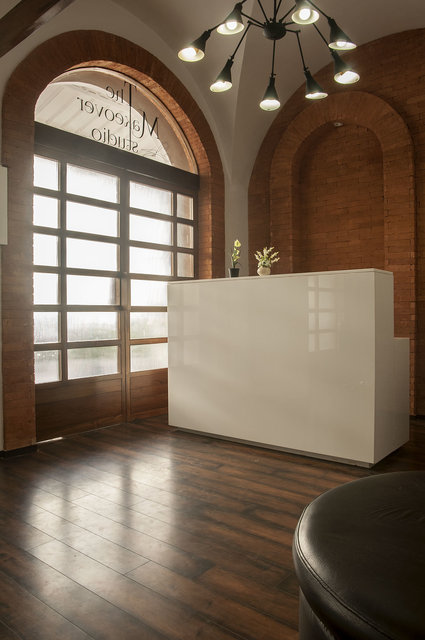 Salon, Thane / White Room Studio