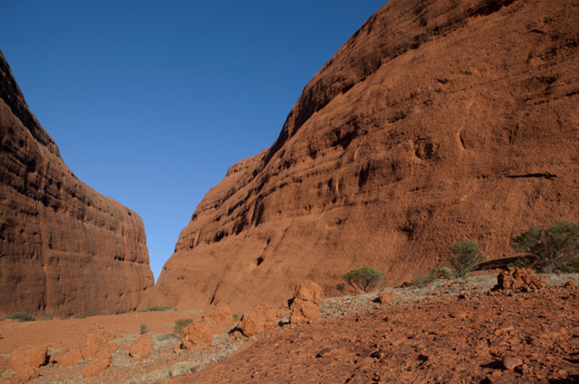 Kata – Tjuta serie, 01