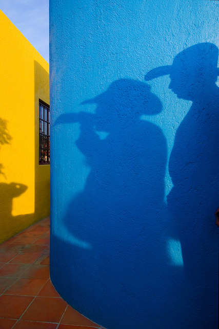 2 Shadows, blue&yellow walls