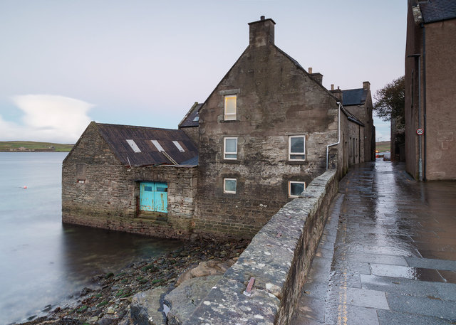 Craigie's Stane and Commercial Street