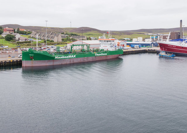 Chemical/Oil Products Tanker Thun Britain, Victoria Pier