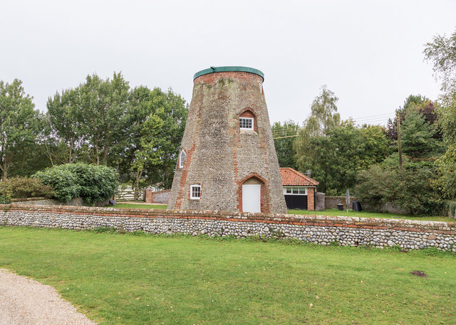 Disued windmill at Blakeney