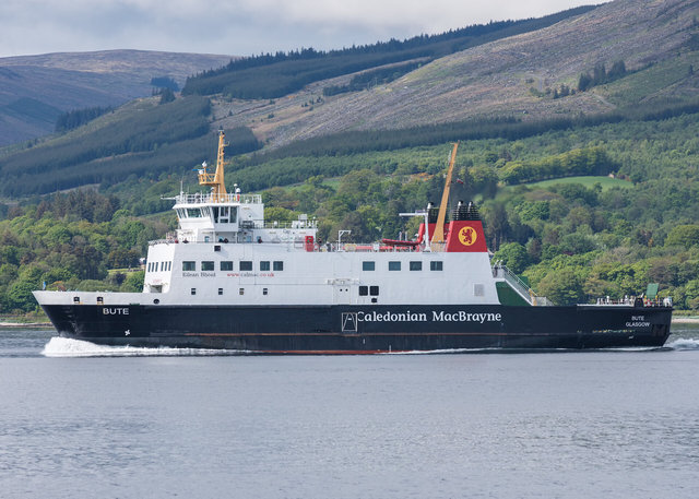Eilean Bhoid, vehicle and passenger ferry