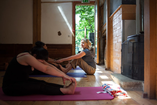 Ourmala: Yoga for refugees and asylum seekers