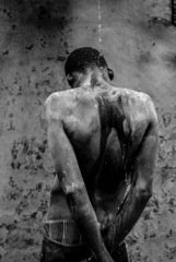 Nganywa 'I drink it' (e.g. water) Omusajja anywa 'the man is drinking' © Linelle Deunk