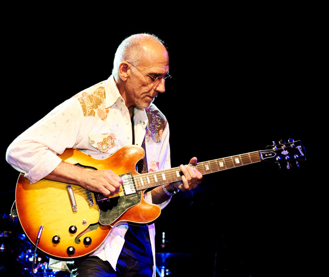 Larry Carlton