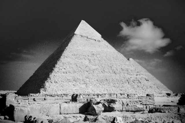 B&W Pyramid III