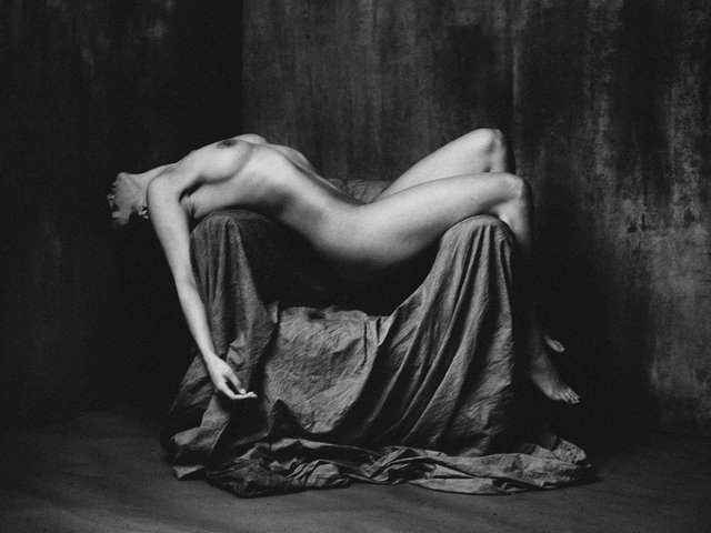 Nude on Chair © Bastiaan Woudt