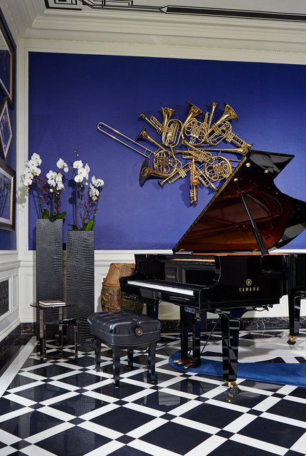 Lena_FENDIgreystone_Planters-SideTable-Piano_VB.jpg