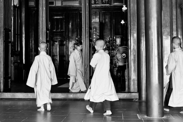 Budhist monks at the Thien Mu pagoda, Hue