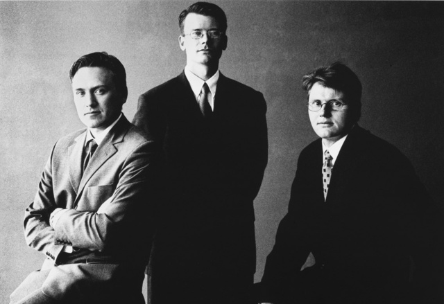 Tre børsmeklere for Bates.jpg