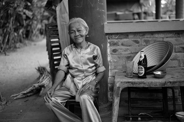 Fortune-teller at the Japanese bridge (Thanh Toan)