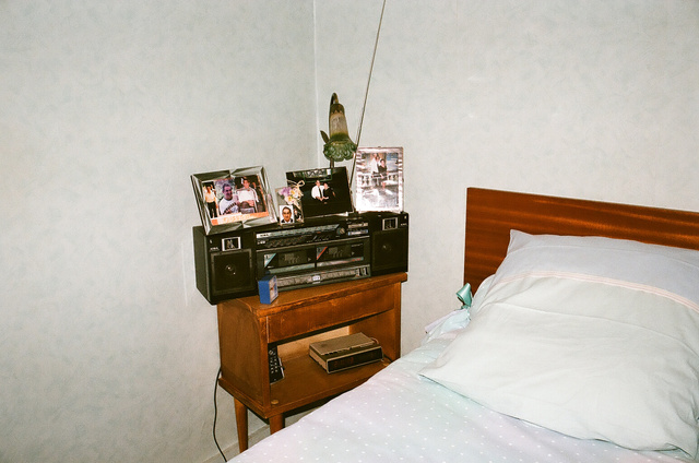 21_près du lit, chez mamie.jpg