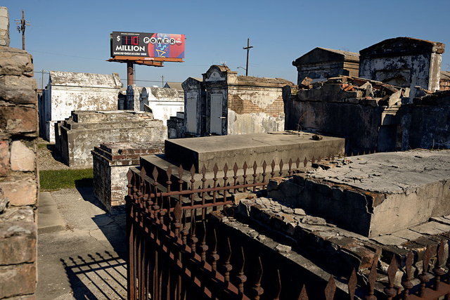 New_Orleans_cemetery.jpg