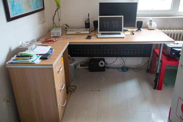 Proffesional wooden desk with extra drawers